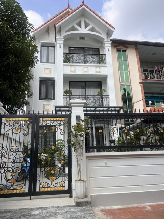 PHỐ HOA LÂM,LONG BIÊN 18tỷ 130m,NHÀ ĐẸP XÂY Ở KIÊN CỐ,GẦN PHỐ