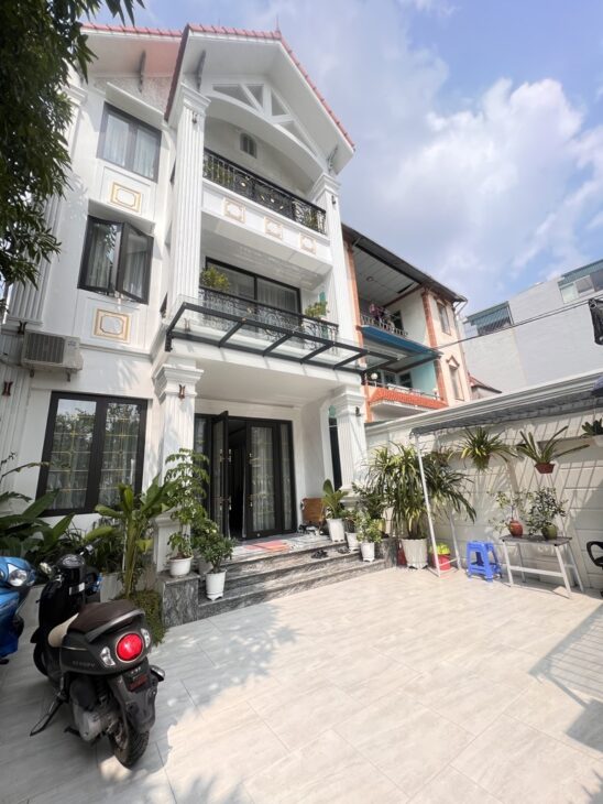 PHỐ HOA LÂM,LONG BIÊN 18tỷ 130m,NHÀ ĐẸP XÂY Ở KIÊN CỐ,GẦN PHỐ