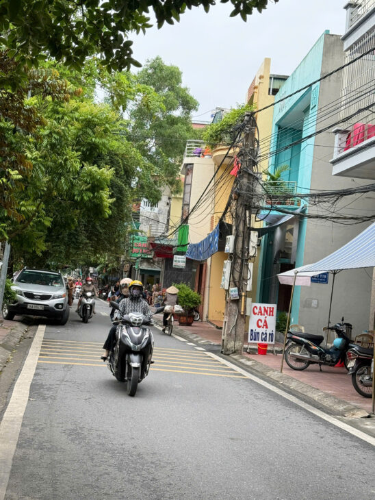 cc gửi bán nhà dân xay 2 tầng kì bá, cách 1 nhà ra lý thái tổ