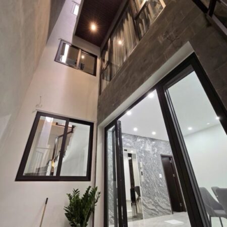 SIÊU PHẨM MỚI TINH! NHÀ 6 TẦNG THANG MÁY – NGỌC LÂM – Ô TÔ ĐỖ CỔNG – TẶNG FULL NỘI THẤT CAO CẤP!