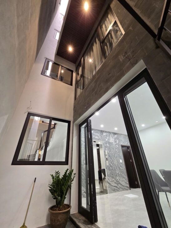 SIÊU PHẨM MỚI TINH! NHÀ 6 TẦNG THANG MÁY – NGỌC LÂM – Ô TÔ ĐỖ CỔNG – TẶNG FULL NỘI THẤT CAO CẤP!