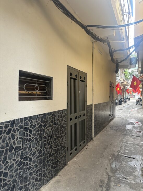 NHÀ PHÂN CÁN BỘ – CHỦ XÁC ĐỊNH BÁN ĐẤT TẶNG NHÀ – Ô TÔ DỪNG ĐỖ NGÀY ĐÊM – 3 MẶT NGÕ _ 3 TẦNG –