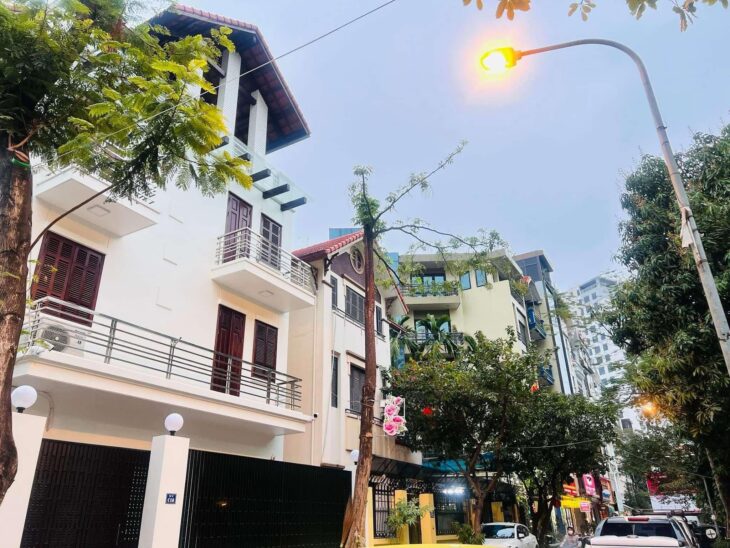 Bán biệt thự VIP phố Trường Chinh, lô góc, vỉa hè, gara, ô tô tránh, kinh doanh, an sinh tuyệt vời.