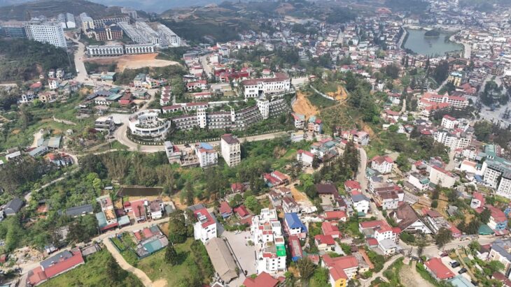 Bán liền kề tại trung tâm TX Sa Pa, cách Sun Palaza 900m sổ đỏ lâu dài giá 5,75 tỷ (cả đất + nhà)