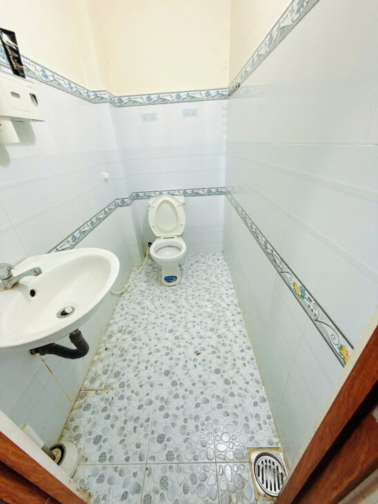 Nhà 2 tầng nở hậu hẻm thẳng Dương Bá Trạc P.Chánh Hưng. Giá 4,18 tỷ TL