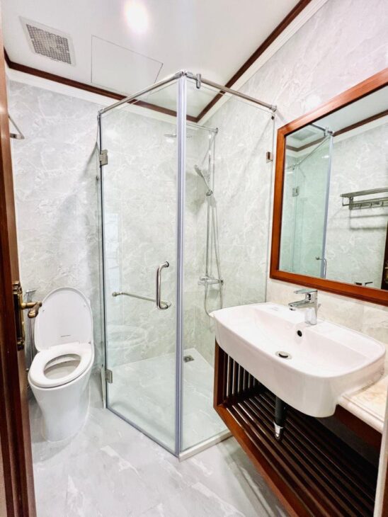 Khúc Thừa Dụ, Cầu Giấy, 49m2, MT 4.2m, 7T, Thang máy, ngõ oto, chỉ 19.5 tỷ !!!