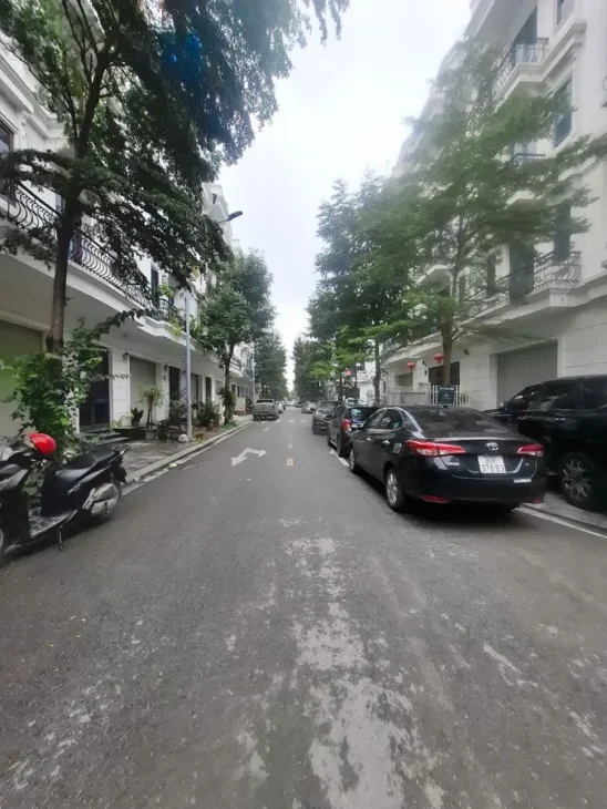 PHÂN LÔ- GARA -Ô TÔ TRÁNH BT KIẾN HƯNG- HÀ ĐÔNG 78mx 5 tầng, 3 thoáng, VỈA HÈ MT 7M 22,9 TỶ.