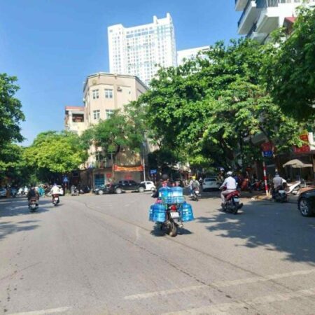 bán nhà mặt phố Ngọc Lâm, 275m, mặt tiền 7m, gần CA phường, cách cầu Chương Dương 300m bán nhà mặt phố Ngọc Lâm, 275m, mặt tiền 7m, gần CA phường, cách cầu Chương Dương 300m