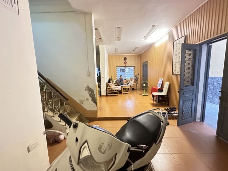 NHÀ PHÂN CÁN BỘ – CHỦ XÁC ĐỊNH BÁN ĐẤT TẶNG NHÀ – Ô TÔ DỪNG ĐỖ NGÀY ĐÊM – 3 MẶT NGÕ _ 3 TẦNG –