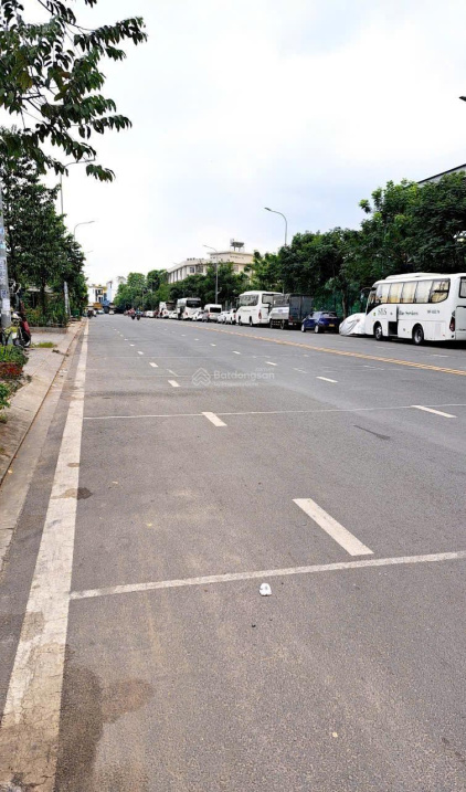 Mặt tiền 20m đường Bờ Bao Tân Thắng- Kế bên Aeon Mall Tân Phú 8×34 giá chỉ 37.8 tỷ