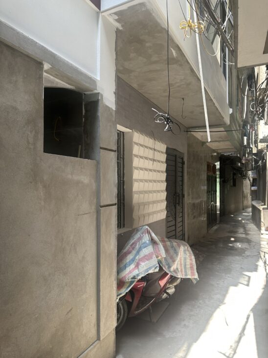 NHÀ XÂY MỚI CẦU GIẤY – THANG MÁY – NGÕ THÔNG – CÁCH 20M RA Ô TÔ_ 6 TẦNG – 38M2-9,5 TỶ.