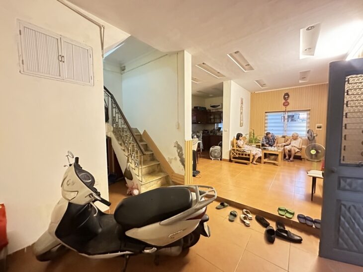 NHÀ PHÂN CÁN BỘ – CHỦ XÁC ĐỊNH BÁN ĐẤT TẶNG NHÀ – Ô TÔ DỪNG ĐỖ NGÀY ĐÊM – 3 MẶT NGÕ _ 3 TẦNG –