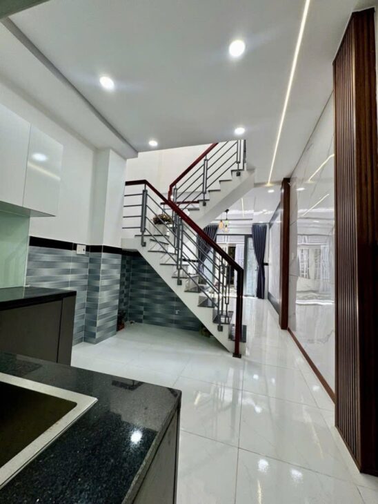 Nhà mới 2 tầng 32m2, Vuông – Nguyễn Duy Cung QV