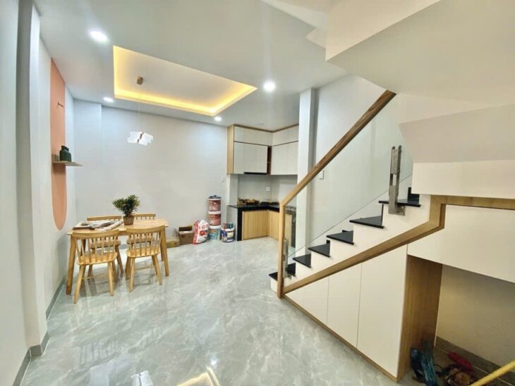 Nhà mới 2 tầng + Sân vườn 32m2 – Phạm Văn Đồng QV