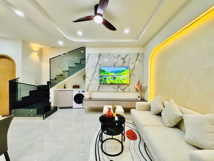 Nhà mới 2 tầng Full nội thất 27m2 – Thích Quản Đức PN