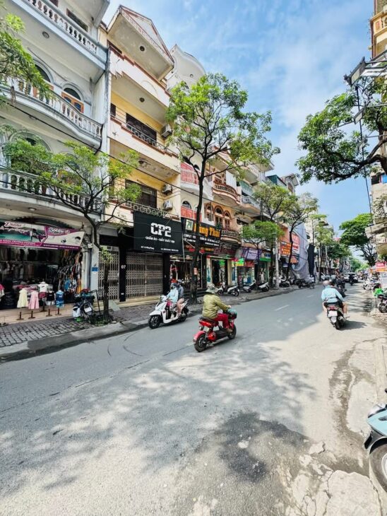 LOA LOA BÁN GẤP NHÀ LÊ HÔNG PHONG HÀ ĐÔN MẶT PHỐ – KINH DOANH – VỈA HÈ – 2 THOÁNG VĨNH VIỄN – TRUNG