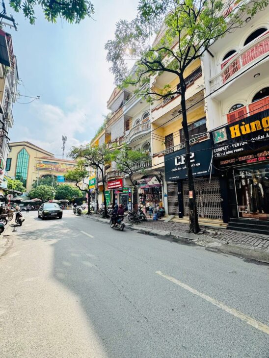 LOA LOA BÁN GẤP NHÀ LÊ HÔNG PHONG HÀ ĐÔN MẶT PHỐ – KINH DOANH – VỈA HÈ – 2 THOÁNG VĨNH VIỄN – TRUNG