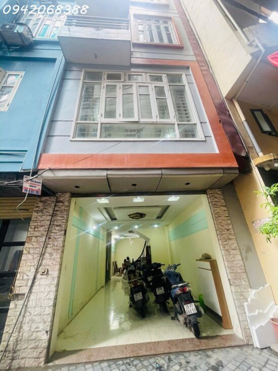 bán gấp nhà Linh Quang, Văn Chương, Đống Đa, 55m2, nhà 5 tầng, oto đậu cửa, kinh doanh cực tốt.