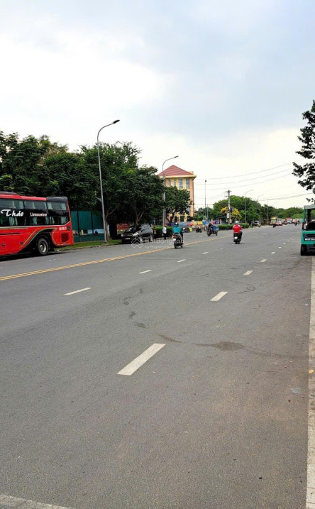 Mặt tiền 20m đường Bờ Bao Tân Thắng- Kế bên Aeon Mall Tân Phú 8×34 giá chỉ 37.8 tỷ