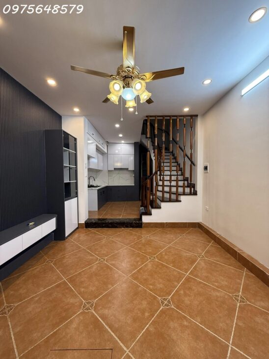 Bán nhà Nguyễn Khang 35m Gần phố Ô tô đỗ cửa Ở ngay