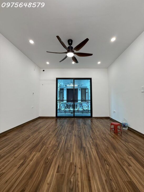 Bán nhà Nguyễn Khang 35m Gần phố Ô tô đỗ cửa Ở ngay