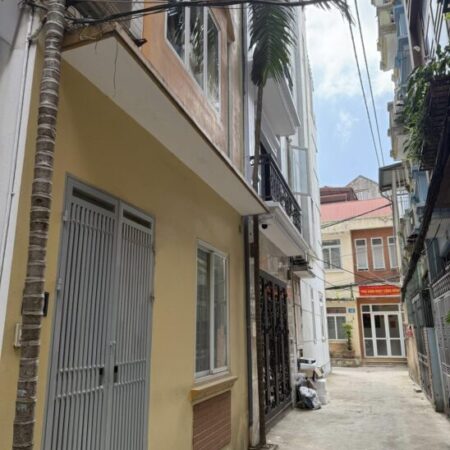 Bán nhà Nguyễn Khang 35m Gần phố Ô tô đỗ cửa Ở ngay