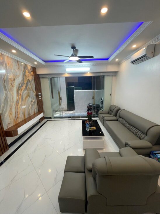 Bán nhà Phạm Văn Đồng 40m xây mới 6 tầng thang máy ngõ thông gần ô tô