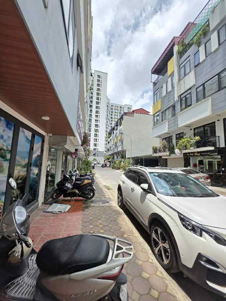 Siêu phẩm mặt phố Long Biên, 86m x 6 tầng, mặt tiền 10m, lô góc, 3 thoáng, thông sàn kinh doanh