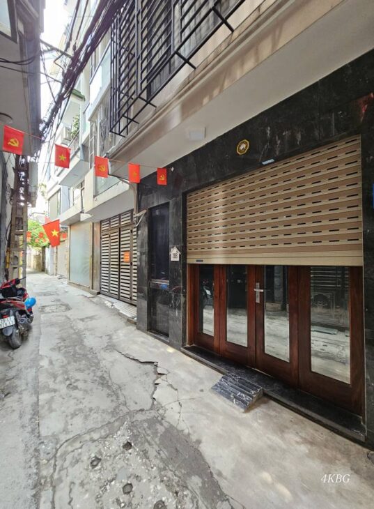 BÁN NHÀ TRUNG TÂM QUẬN CẦU GIẤY NHÀ MỚI TIỆN NGHI ĐẦY ĐỦ GẦN PHỐ NGÕ RỘNG THÔNG THOÁNG 45M 13,5 TỶ