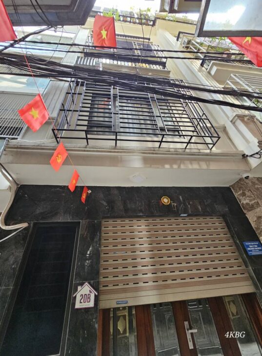 BÁN NHÀ TRUNG TÂM QUẬN CẦU GIẤY NHÀ MỚI TIỆN NGHI ĐẦY ĐỦ GẦN PHỐ NGÕ RỘNG THÔNG THOÁNG 45M 13,5 TỶ
