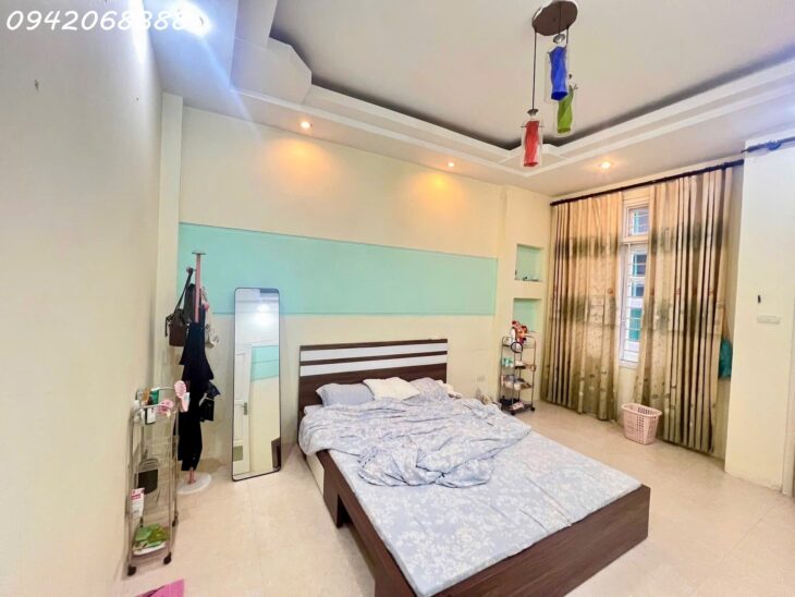 bán gấp nhà Linh Quang, Văn Chương, Đống Đa, 55m2, nhà 5 tầng, oto đậu cửa, kinh doanh cực tốt.