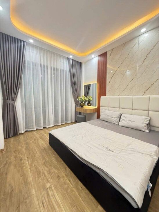 NHÀ MỚI LÁNG HẠ KÍNH KONG – THIẾT KẾ HIỆN ĐẠI 30m2 5 tầng mặt tiền 3.2m Giá 7.98 tỷ