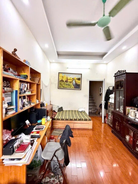 ĐƯỜNG LÁNG NGÕ 3M – NỞ HẬU – CÁCH PHỐ 30M 42m2 4 tầng mặt tiền 3.7m Giá 9.5 tỷ