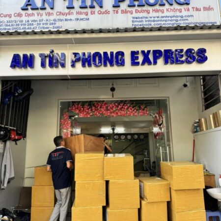 Nhận gửi giày dép đi Canada giá rẻ – An toàn – Nhanh chóng