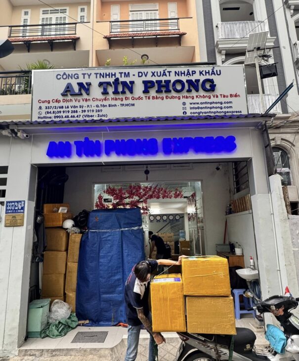 Dịch vụ gửi túi xách đi Canada từ TP.HCM – uy tín, tiết kiệm