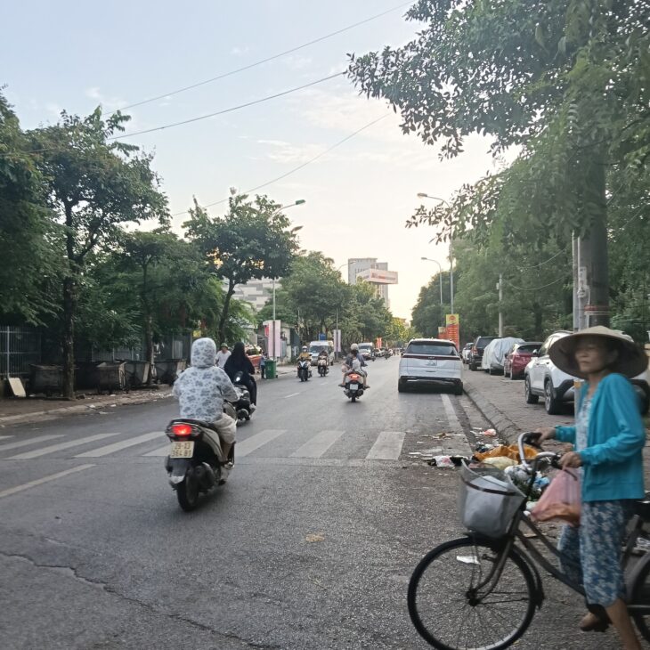 HÓT HÒN HỌT BÁN GẤP NHÀ MẶT PHỐ LÊ HÔNG PHONG ,HÀ ĐÔNG VỈA HÈ LÔ GÓC 3 Ô TÔ TẢI TRÁNH ĐỖ , KINH