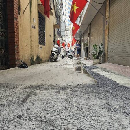 NHÀ MẶT NGÕ Ô TÔ NGUYỄN VĂN CỪ – 5 TẦNG KINH DOANH DÒNG TIỀN 15 TRIỆU/THÁNG!