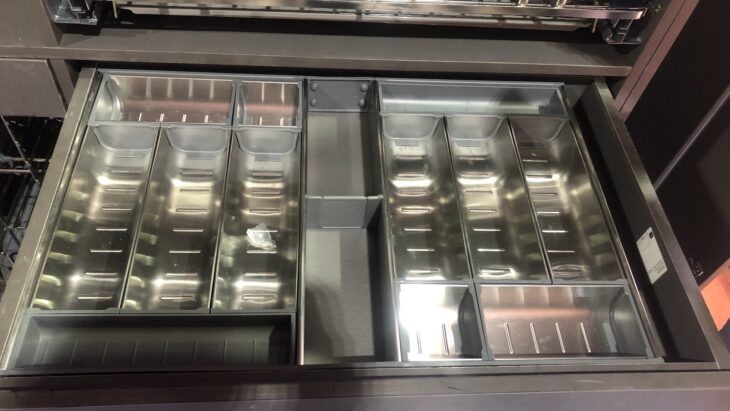 Khay đựng thìa, đũa inox TaKing, nhỏ gọn, tiện lợi