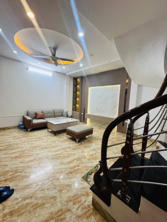 Đường Láng dt 45 m, 4 tầng, 3 ngủ khép kín, vuông vắn, ngõ 3,5 m, 20 m ra mặt phố Láng, vị trí đẹp,
