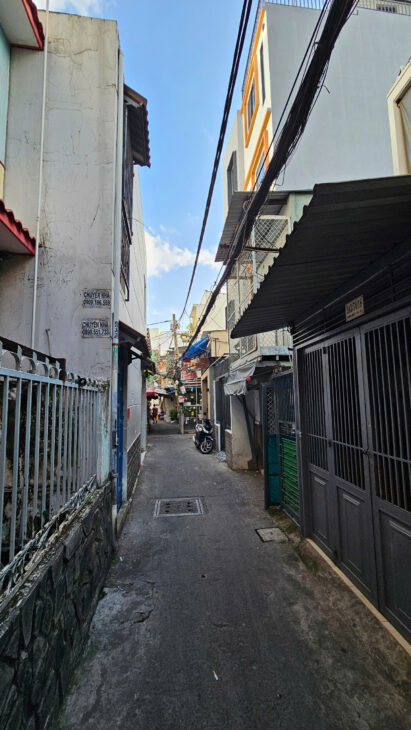 SÁT MẶT TIỀN HẺM 1 XẸT TRUNG TÂM Q4 HƠN 2 TỶ