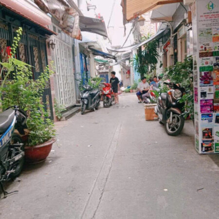 SÁT MẶT TIỀN VĨNH KHÁNH ĐƯỜNG TRƯỚC NHÀ NGANG 4M TRUNG TÂM Q4 CÓ 4 TỶ