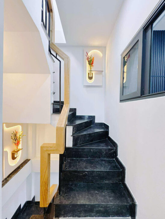 SÁT MẶT TIỀN HOÀNG DIỆU TRUNG TÂM Q4 CÓ 5 TỶ