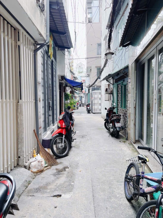 SÁT MẶT TIỀN XÓM CHIẾU DIỆN TÍCH 50 M2 CÓ 5 TỶ TRUNG TÂM Q4