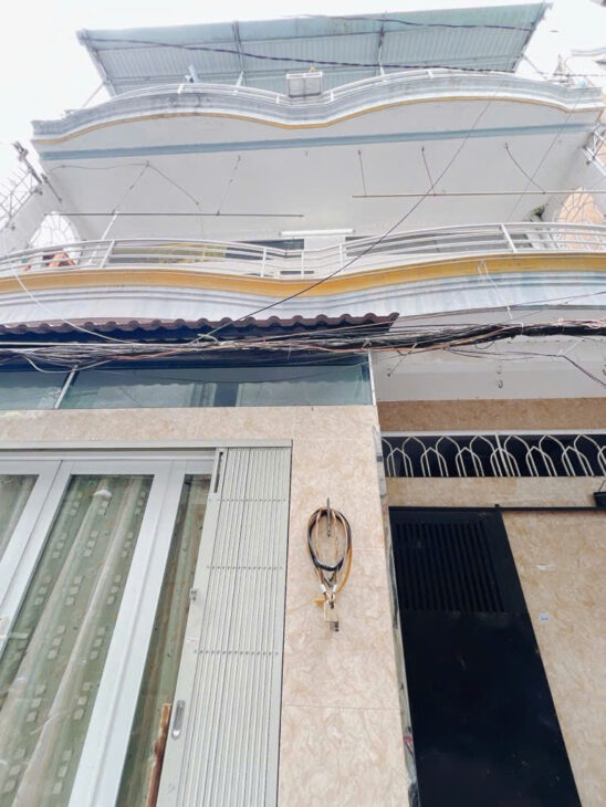 SÁT MẶT TIỀN XÓM CHIẾU DIỆN TÍCH 50 M2 CÓ 5 TỶ TRUNG TÂM Q4