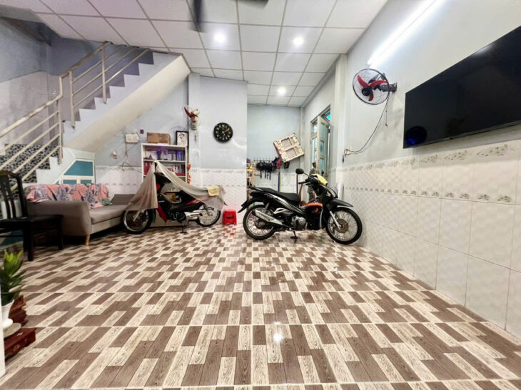 CẠNH MẶT TIỀN VĨNH KHÁNH Q4 NGANG 5 DÀI 9.5 CÓ 3 TỶ