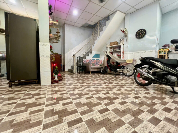 CẠNH MẶT TIỀN VĨNH KHÁNH Q4 NGANG 5 DÀI 9.5 CÓ 3 TỶ