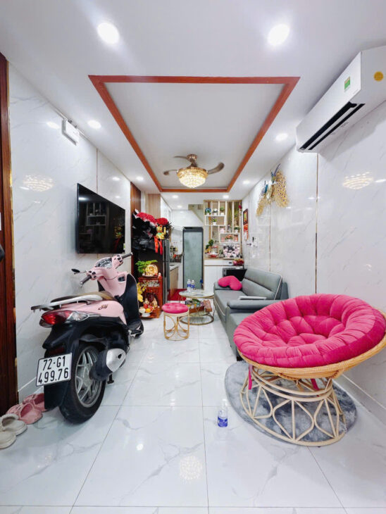 Cách mặt tiền đường xe hơi 🚗30 m Giá chỉ hơn 3 tỷ Trung Tâm Q4