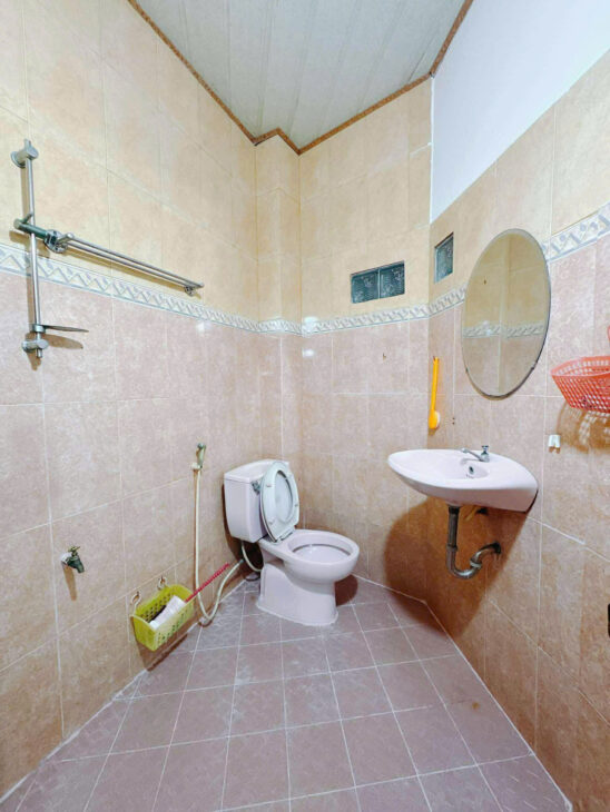 SÁT MẶT TIỀN TRUNG TÂM Q4 CÓ 59 TRIỆU M2 NGANG 10 DÀI 12 M