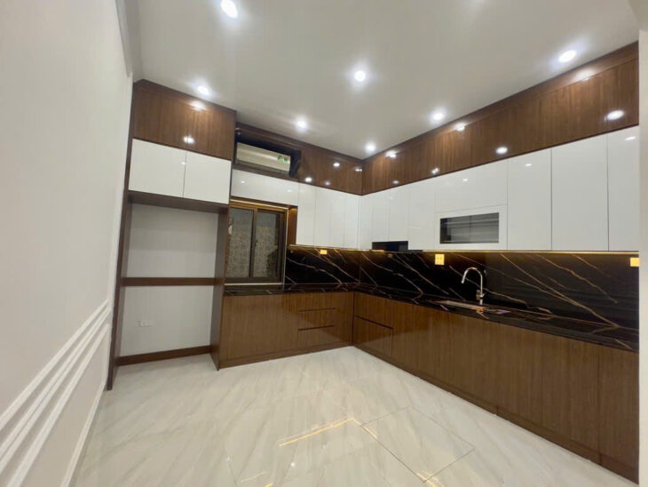 Tây Hồ 51m, 6 tầng, thông Võ Chí Công, thông Xuân La, thông Ngoại giao đoàn.