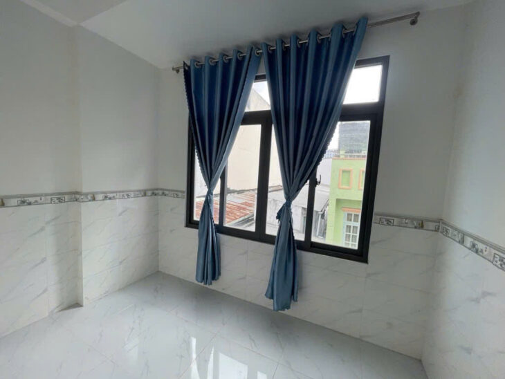 Nhà Hẻm Bùi Văn Ba, Quận 7: 4 Tầng, 7 Phòng Ngủ, Giá Hời Chỉ 5.5 Tỷ